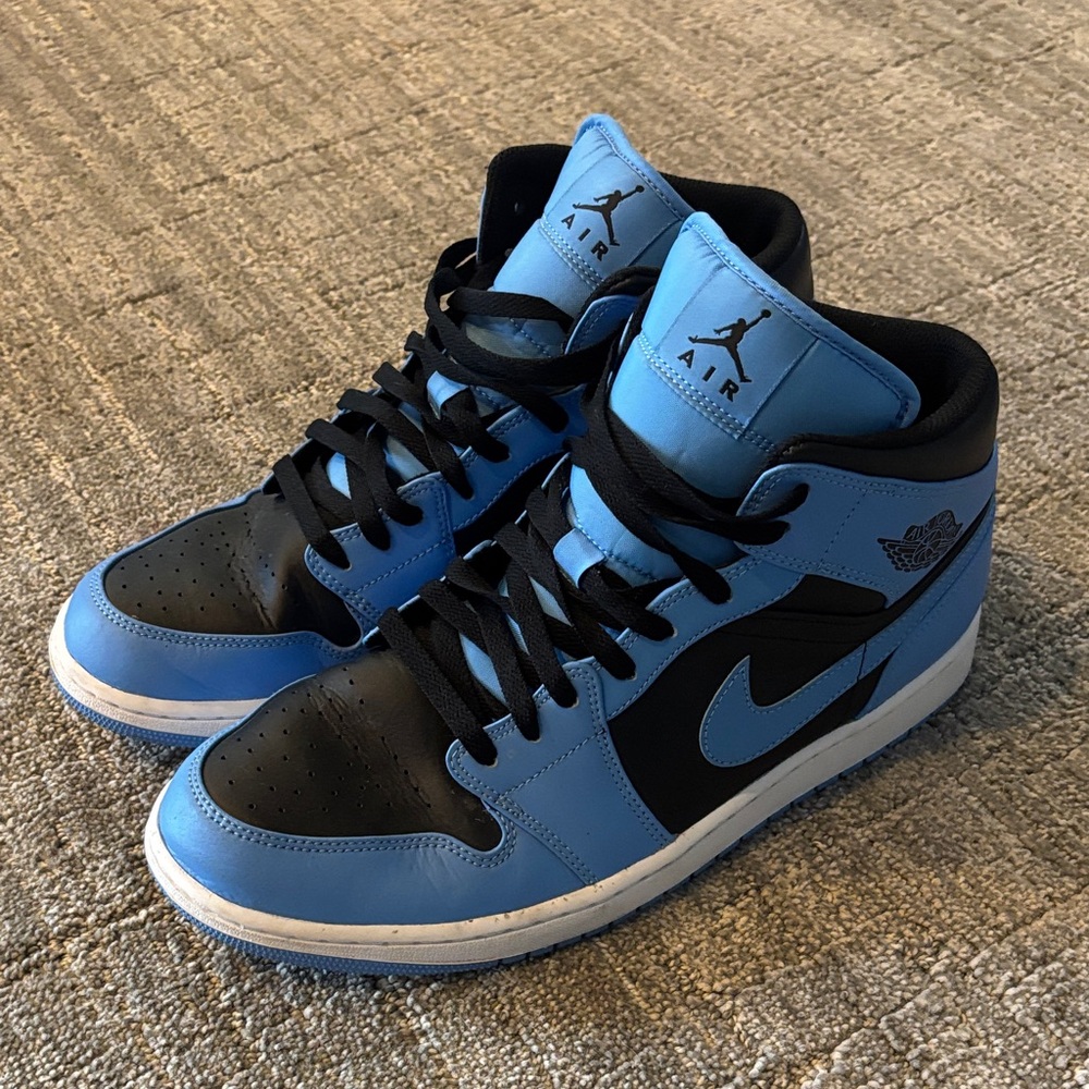Jordan 1 Mid University Blue and Black dq8426-401